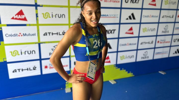 La Réunionnaise Chloé Sinon après sa deuxième place sur le 400m cadettes à Charléty le 17 juillet 2026. · ©Nicolas Bouiges / France tv 